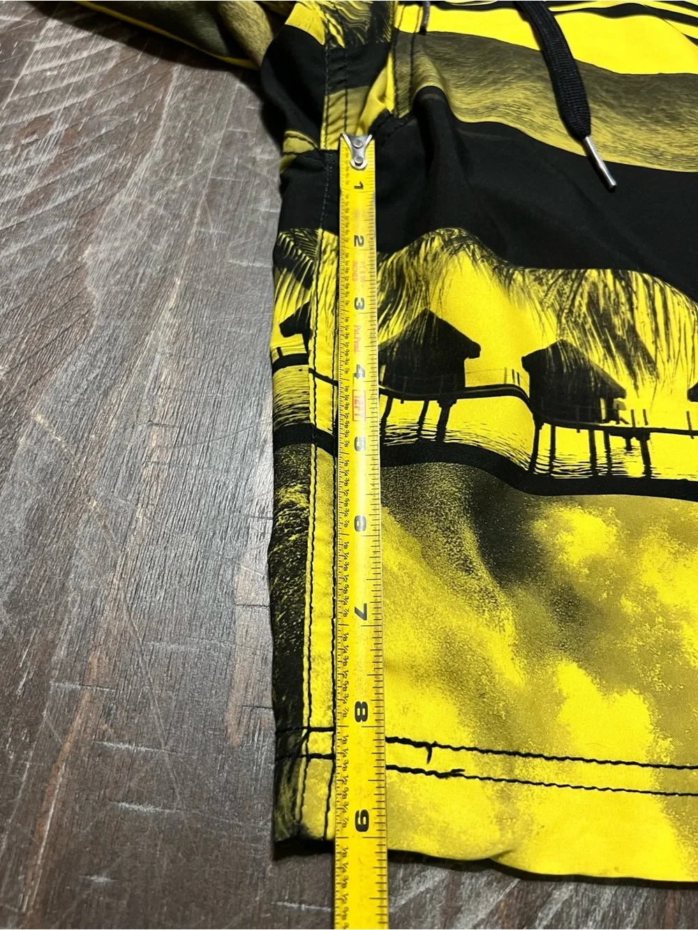 Body Glove Vintage Voodoo Board Shorts Size 36 Black & Yellow Tropical Scene